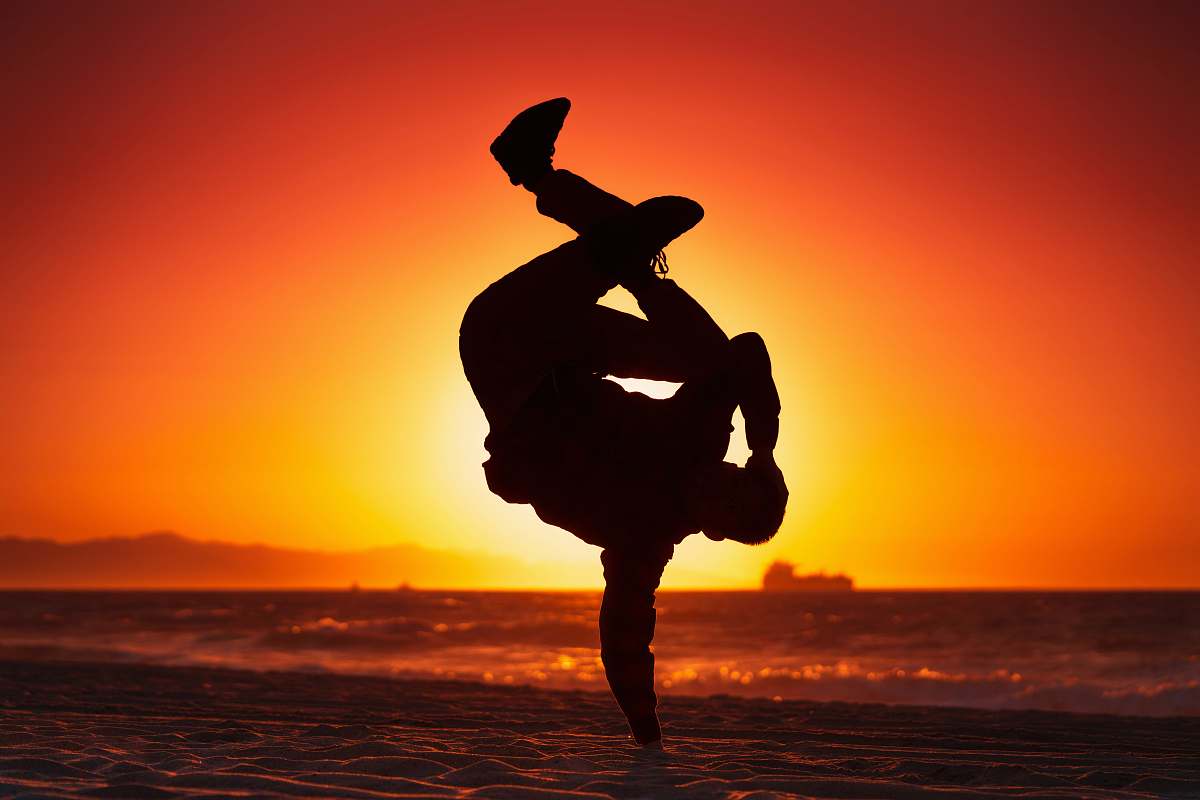 manhattan beach silhouette of man making a handstand united states